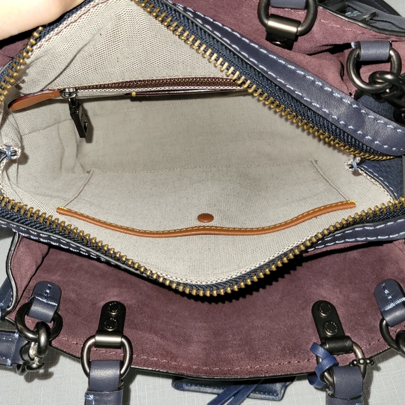 Coach Rogue 25 with Tea Roses - Picture 5 of 9